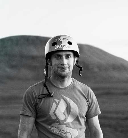 Дома на острове Скай, Шотландия, незадолго до выпуска фильма Way Back Home.