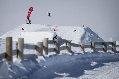 Zoi Sadowski-Synnott volant pendant les Jeux d'hiver Audi Quattro à Wanaka
