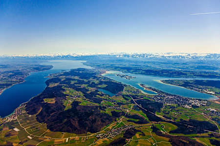 Der Bodensee mit Alpenpanorama.