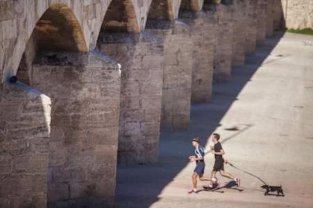 En los Jardines del Turia todos los puentes los cruzas por debajo
