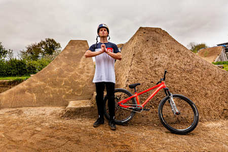 Τα dirt bikes είναι φτιαγμένα για άλματα & αποτελούν τα επόμενα ΒΜΧ