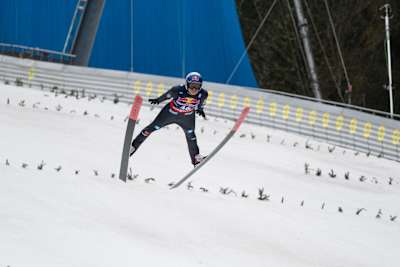 Andreas Wellinger segelt auf 229 Meter