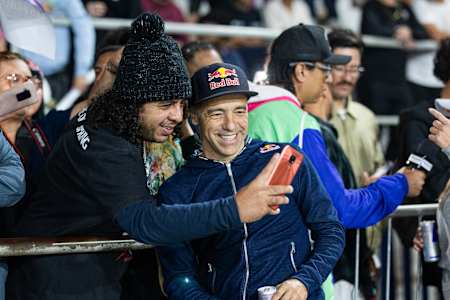 Sandro Dias meets a fan.