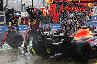 Max Verstappen makes a pitstop in the rain 