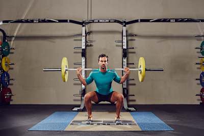 Kniebeugen – eine der funktionellen Königsübungen.