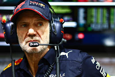 Red Bull Racing a recruté Adrian Newey. L'ingénieur «&nbsp;superstar&nbsp;» de la Formule 1, dont les monoplaces révolutionnaires ont décroché six titres pilotes et constructeurs dans les nineties. 