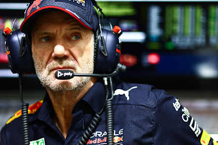 Red Bull Racing a recruté Adrian Newey. L'ingénieur «&nbsp;superstar&nbsp;» de la Formule 1, dont les monoplaces révolutionnaires ont décroché six titres pilotes et constructeurs dans les nineties. 