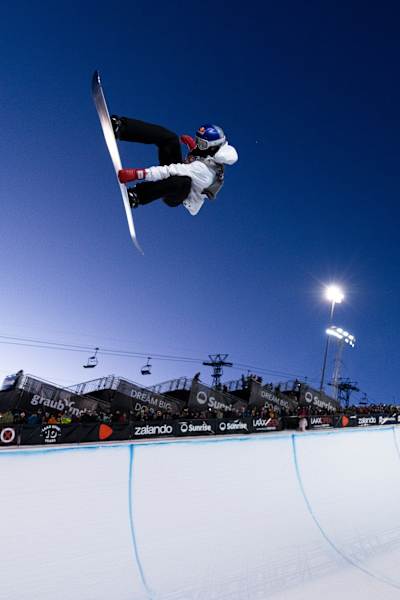 Scotty James performs at the Laax Open in Laax, Switzerland on January 18, 2025.