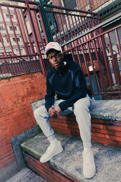 Le footballeur espagnol Nico Williams pose pour un portrait à Bilbao, en Espagne.