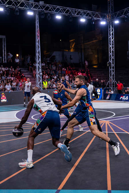 Team Polen spielt gegen Team Libanon während der Halfcourt-Playoffs in Belgrad, Serbien, am 16. September 2023.