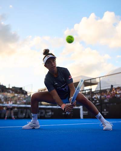 Beatriz González competes in the Cancun Premier Padel P2 semi-finals in Mexico in March 2026, energising the courts with her dynamic gameplay