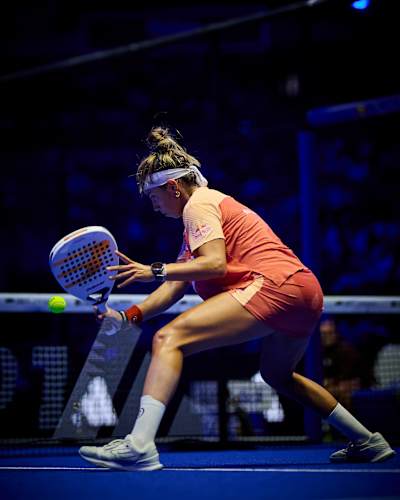 Beatriz González lunges for the ball during the Premier Padel P1 semi-finals in Madrid, Spain, on 5 September 2026.