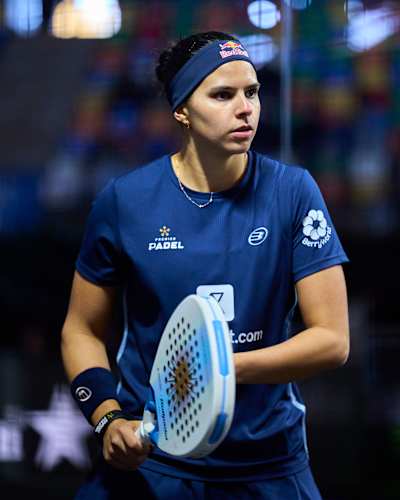 Delfina Brea hält ihren Padel-Schläger in der Hand vor dem Achtelfinale beim Premier Padel P1 Buenos Aires in Argentinien am 14. Mai 2026