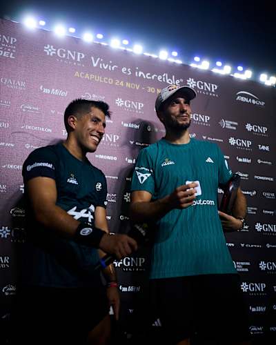 Fede Chingotto y Ale Galán antes de los cuartos de final del Premier Padel GNP Major Acapulco, México, el 28 de noviembre de 2025. 