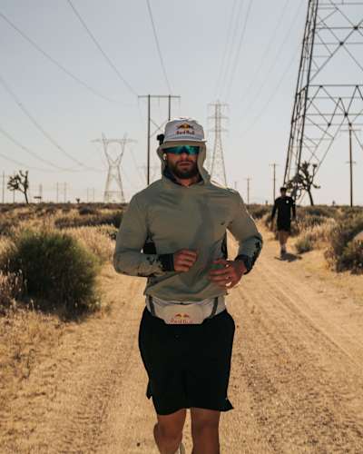 Ultrarunner Arda Saatçi in the middle of his 600km run through Death Valley, widely considered one of the hottest places on Earth. 