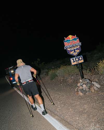 Arda Saatçi runs at night during the 2026 Red Bull Cyborg Season Ultra 600 in Death Valley, USA, pushing past the 100km marker.