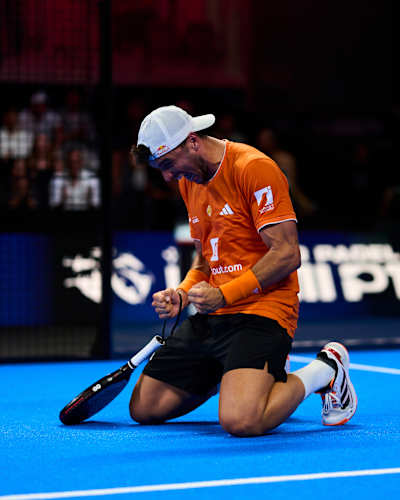 Ale Galán celebra tras la final del Miami Premier Padel P1 en marzo de 2026.