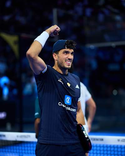 Alejandro Galán acknowledges the crowd during the finals of the Premier Padel P1 Pretoria in South Africa in August 2026.