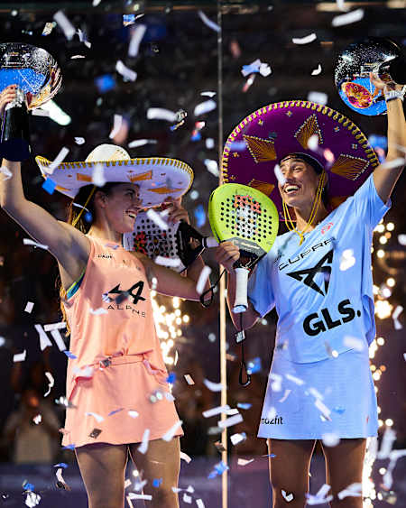 Claudia Fernández Sanchez and Beatriz González celebrate their victory at the Premier Padel GNP Major Acapulco in Mexico.