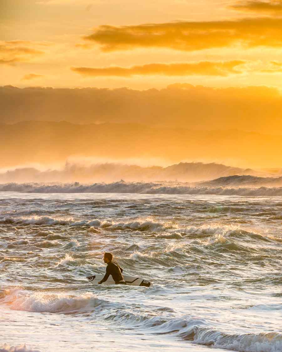 Shaka: surfboarder Mathieu Crepel surfs Jaws