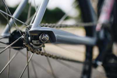 Fixed gear bikes are super sleek.