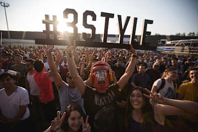 Moai raises the Red Bull 3Style hashtag at the 2016 World Final in Santiago, Chile.