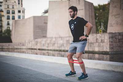 Te sorprenderás lo fuerte que te pone una banda elástica