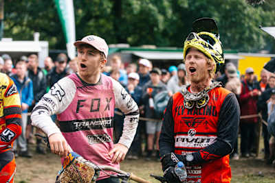 Kaos Seagrave y Bernard Kerr durante el Red Bull Hardline el 15 de septiembre de 2018.