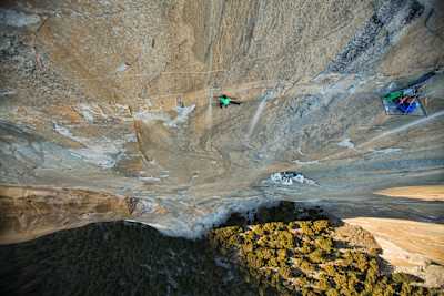 Kevin Jorgeson escala la Dawn Wall durante la filmación de la película The Dawn Wall en el valle de Yosemite, California, Estados Unidos, en enero de 2015.