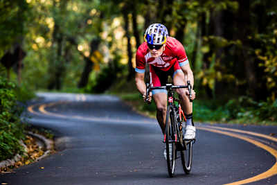 Faites un test d'effort sur un vélo, avant de vous lancer dans la compétition de cyclisme sur route.