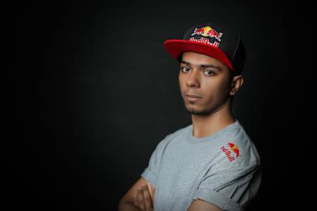 Arslan Ash posiert für ein Portrait