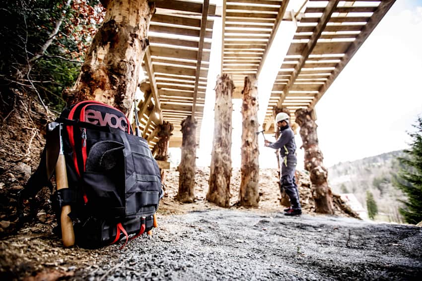 Evoc builders pack top