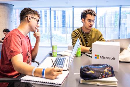 Lucas Rafael y Rafael Altaf se preparan para la Final Nacional de Red Bull Basement en São Paulo, Brasil, el 13 de noviembre de 2024. 
