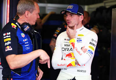Max Verstappen rozmawia z Paulem Monaghanem