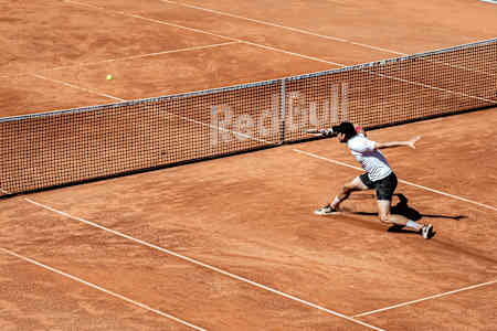 Dominic Thiem auf einem Sandplatz.