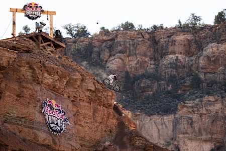 Hayden Zablotny en pleine descente sur la Red Bull Rampage 2025.