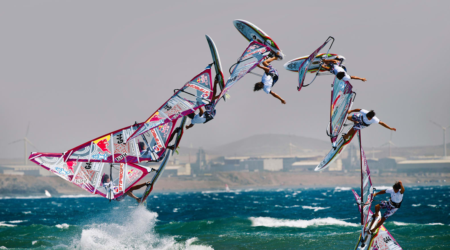 Secuencia de Philip Köster haciendo un one-handed backloop con el windsurf en Pozo, California