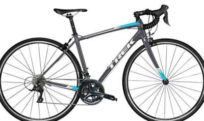 De zwarte Trek Domane AL 3 mountainbike met lichtblauwe accenten voor dames