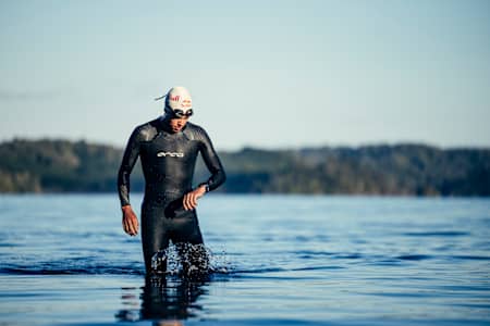 Hayden Wilde se entrena en el lago Rotoma, cerca de su ciudad natal, en Whakatane (Nueva Zelanda), el 18 de diciembre de 2023.   