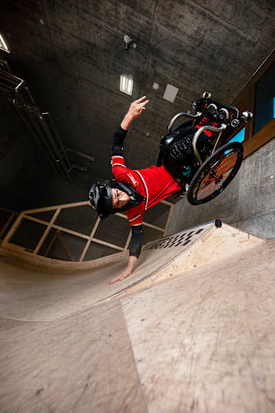 Nur wenige können einen Handplant im Wheelchair-Motocross, sagt Emiglio.