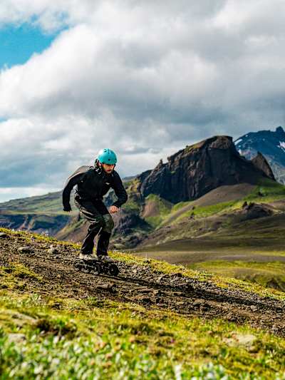 Si l’aventure ne vient pas à lui, c'est lui qui part à l'aventure.