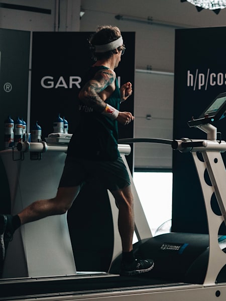 Ultrarunner Florian Neuschwander pictured during his indoor 100km record-breaking run on January 30, 2021.