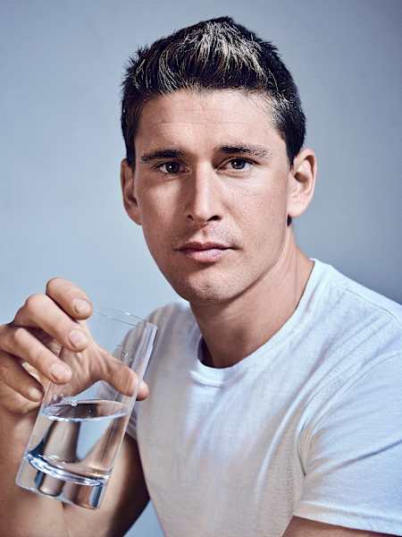 Ben Greenfield drinks spring water to optimally supply the cells.