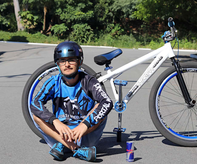 Por trás das lentes portal wheeling Hudson Xavier
