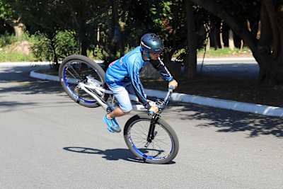 Hudson Xavier do Portal Wheeling executando um "RL"