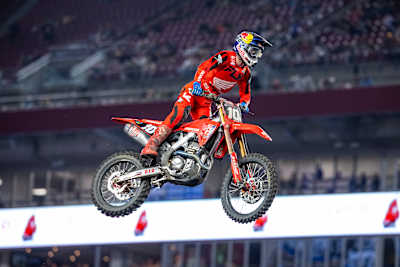 Chance Hymas en la Ronda 05 de los Campeonatos Mundiales SMX en el Estadio Raymond James de Tampa, FL, EE.UU., el 08 de febrero de 2025.   