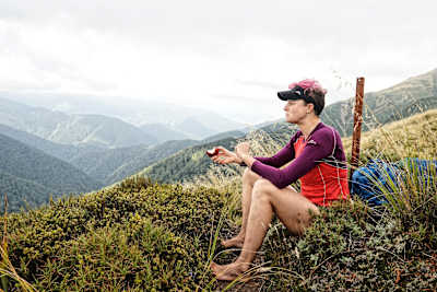 Anna McNuff takes some time to rest and eat during her Barefoot Ultrarun Britain attempt in 2019.