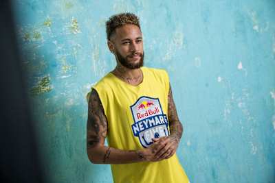 Neymar Jr. durante una sesión fotográfica para presentar el Red Bull Neymar Jr's Five 2020 en París, Francia, el 5 de diciembre de 2019.