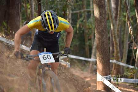 Un rider sueco durante los Campeonatos del Mundo de XCO MTB en 2018.
