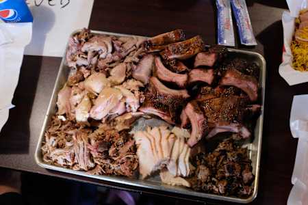 Pappy's Smokehouse plate of ribs.